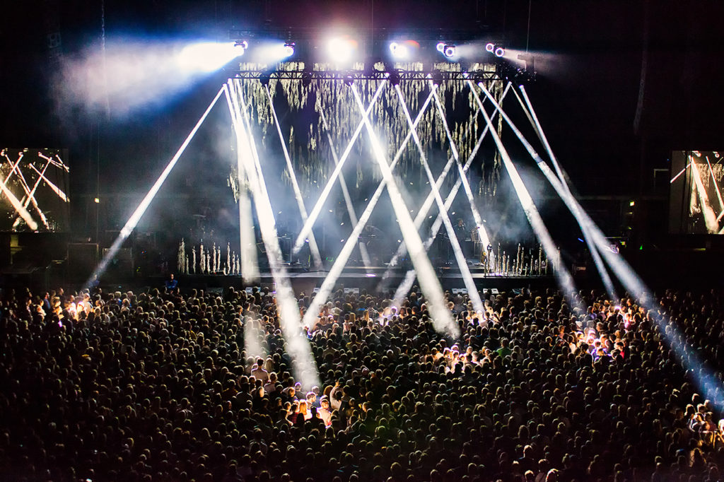 Bon Iver live at Max-Schmeling-Halle Berlin captured by Yvonne Hartmann