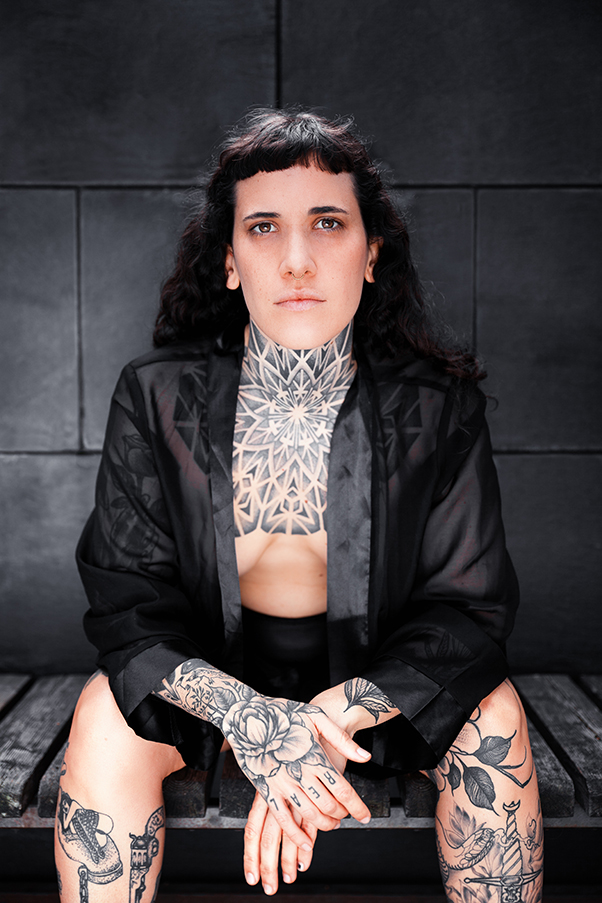 Tattoo artist Julim Distortion captured by Yvonne Hartmann