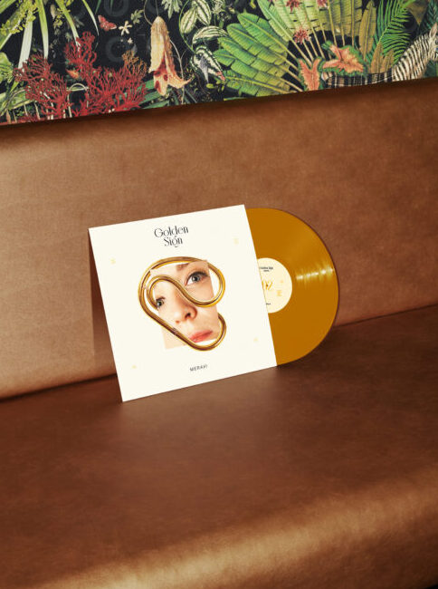 Golden Sign vinyl sleeve designed by Yvonne Hartmann